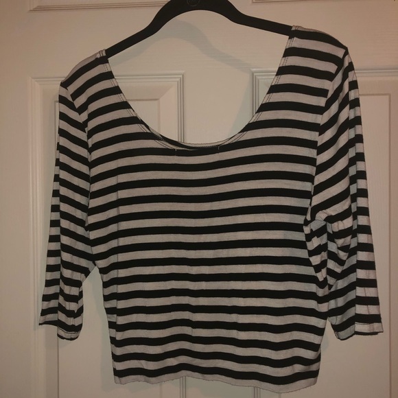 Black and White striped crop top - Picture 2 of 3